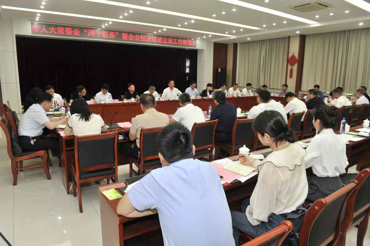 市人大常委會(huì)“兩個(gè)聯(lián)系”暨企業(yè)技改促進(jìn)立法工作座談會(huì)在南郊熱電公司召開